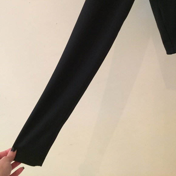 **SOLD**Abercrombie & Fitch Long Sleeve Crop Top - Picture 4 of 8